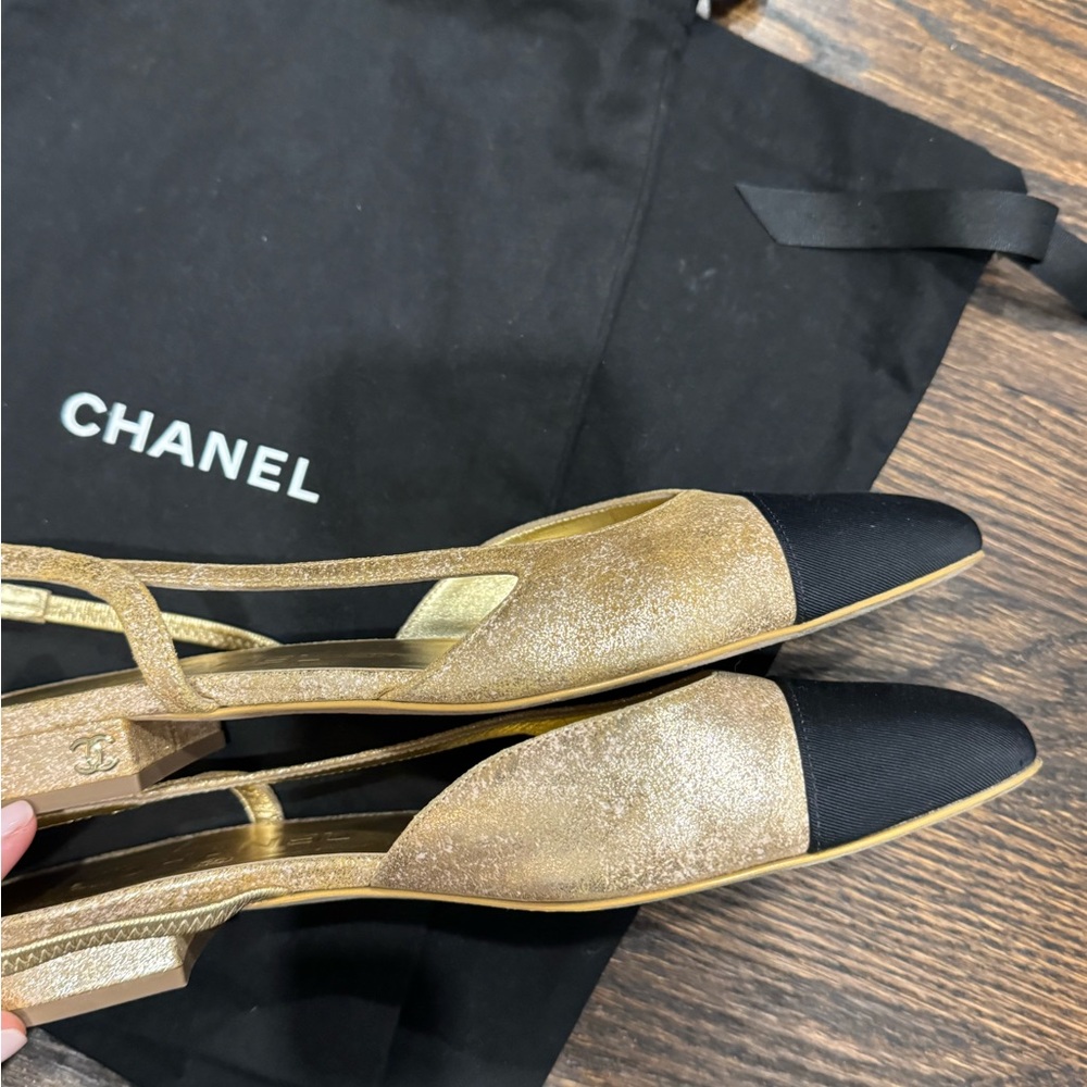 CHANEL Women's Gold and Black Slingbacks size 37.5 - Picture 5 of 5